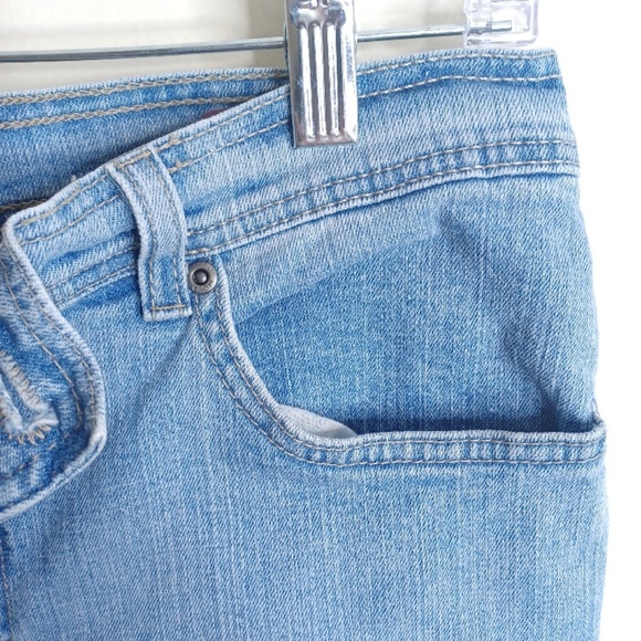 Gloria Vanderbilt "Amanda" Jean, Size 12 Petite. - Picture 4 of 13